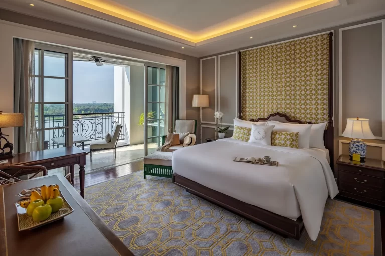 msg-deluxe-room-double-bedroom.webp