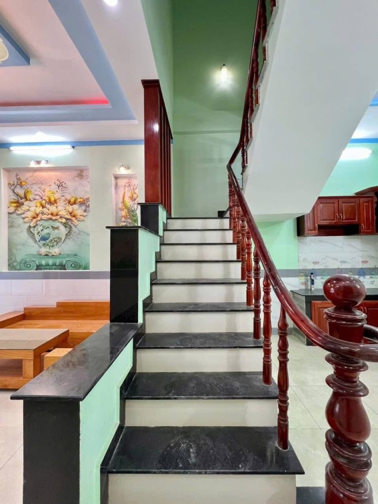 NHÀ ĐẸP DĨ AN – GẦN SÂN VẬN ĐỘNG – SỔ RIÊNG – CHỈ 4,55 TỶ (TL)