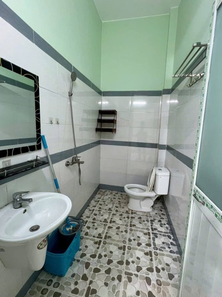 NHÀ ĐẸP DĨ AN – GẦN SÂN VẬN ĐỘNG – SỔ RIÊNG – CHỈ 4,55 TỶ (TL)